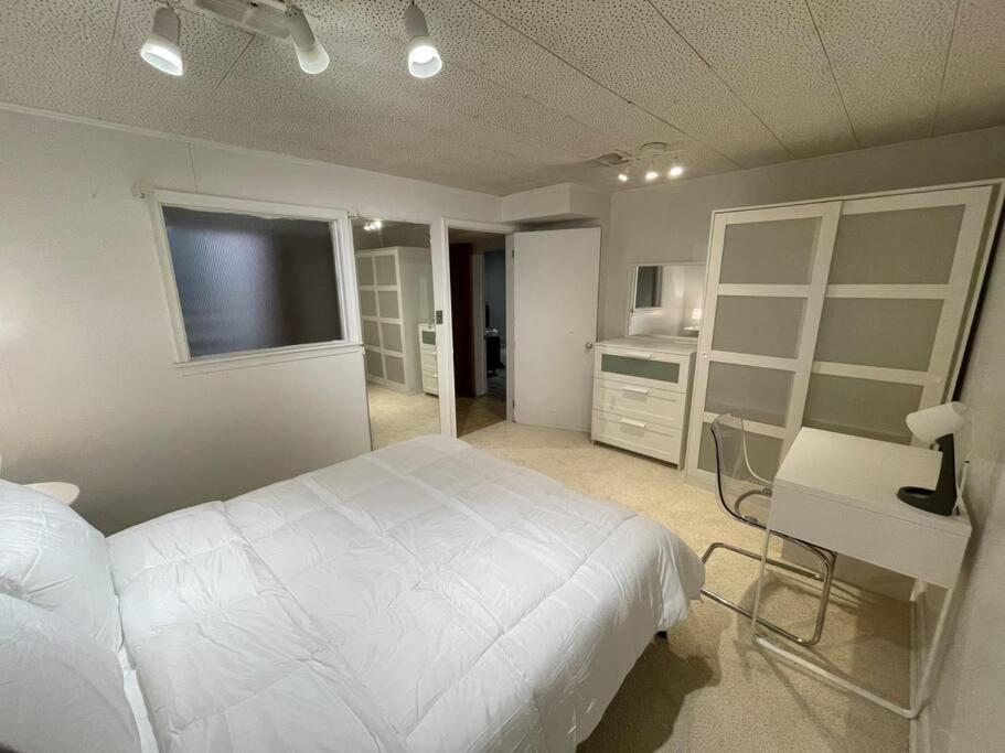 Lovely 2 Bedroom Basement Apartment In Toronto Exteriér fotografie