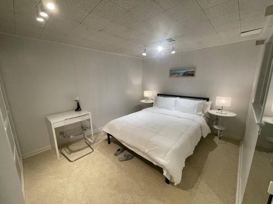 Lovely 2 Bedroom Basement Apartment In Toronto Exteriér fotografie